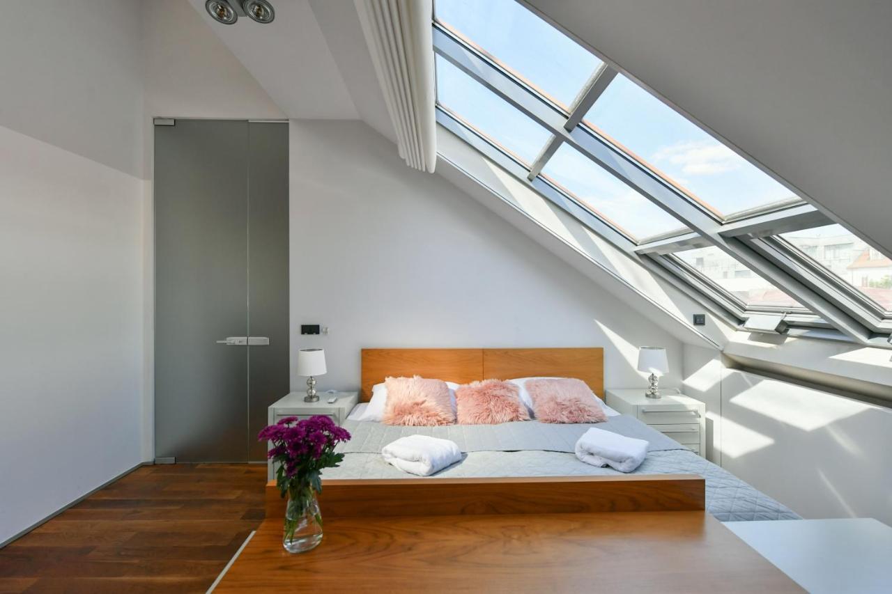 Luxury Central Penthouse With Sauna, Terrace, 250M2, 5Bdrm, 3Bthrm Prague Exterior photo
