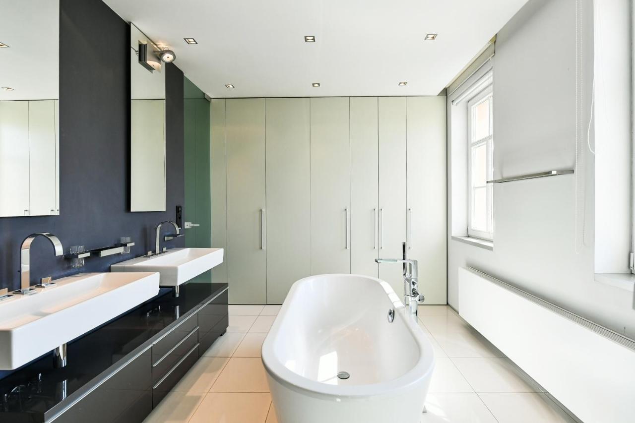 Luxury Central Penthouse With Sauna, Terrace, 250M2, 5Bdrm, 3Bthrm Prague Exterior photo