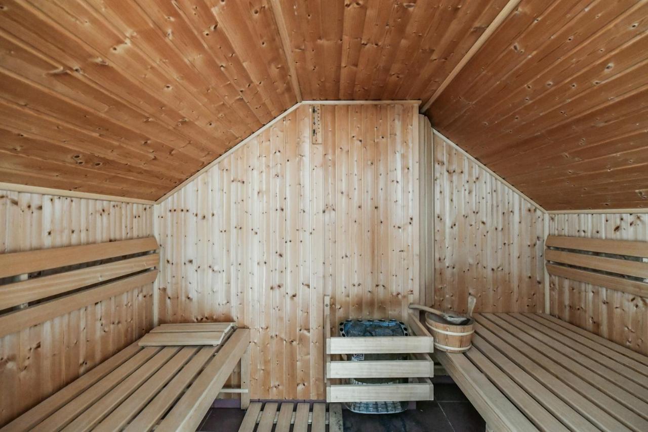 Luxury Central Penthouse With Sauna, Terrace, 250M2, 5Bdrm, 3Bthrm Prague Exterior photo