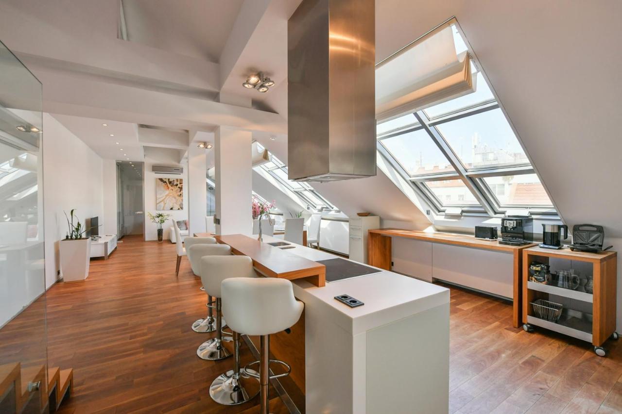 Luxury Central Penthouse With Sauna, Terrace, 250M2, 5Bdrm, 3Bthrm Prague Exterior photo