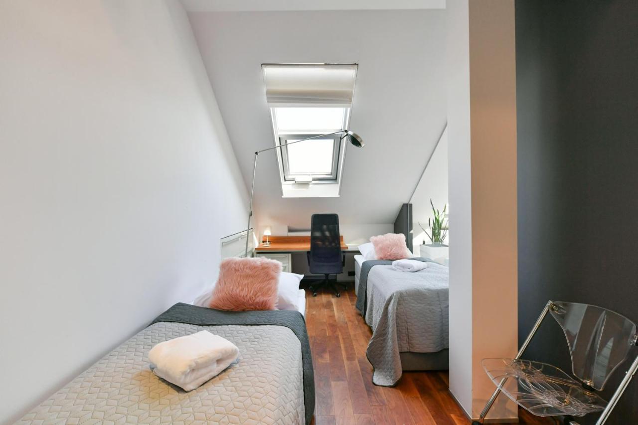 Luxury Central Penthouse With Sauna, Terrace, 250M2, 5Bdrm, 3Bthrm Prague Exterior photo