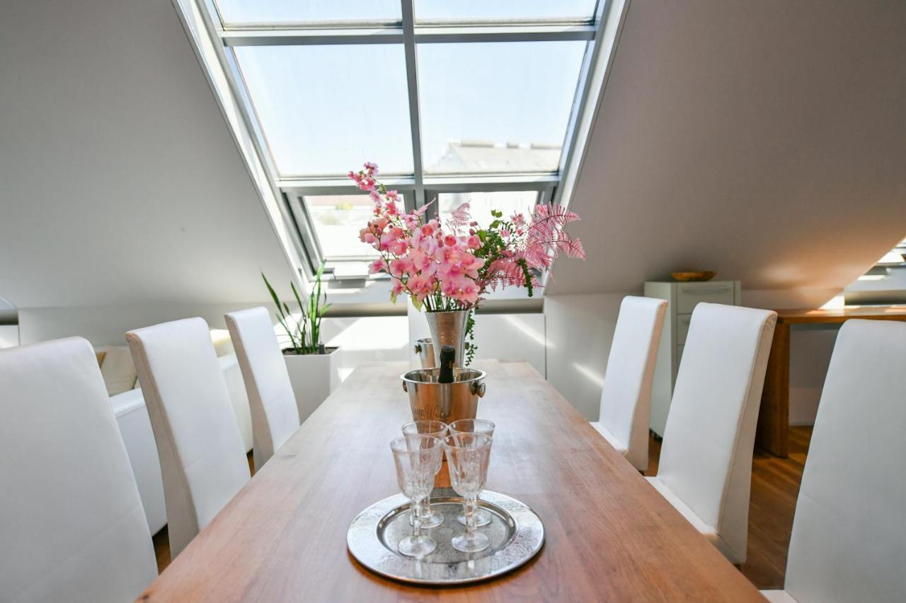 Luxury Central Penthouse With Sauna, Terrace, 250M2, 5Bdrm, 3Bthrm Prague Exterior photo
