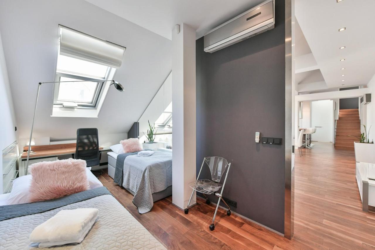 Luxury Central Penthouse With Sauna, Terrace, 250M2, 5Bdrm, 3Bthrm Prague Exterior photo