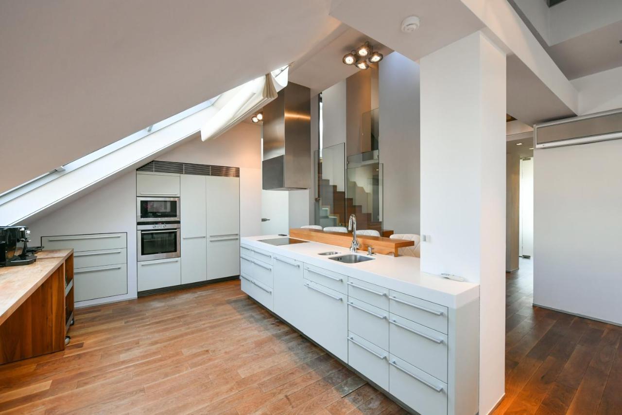 Luxury Central Penthouse With Sauna, Terrace, 250M2, 5Bdrm, 3Bthrm Prague Exterior photo