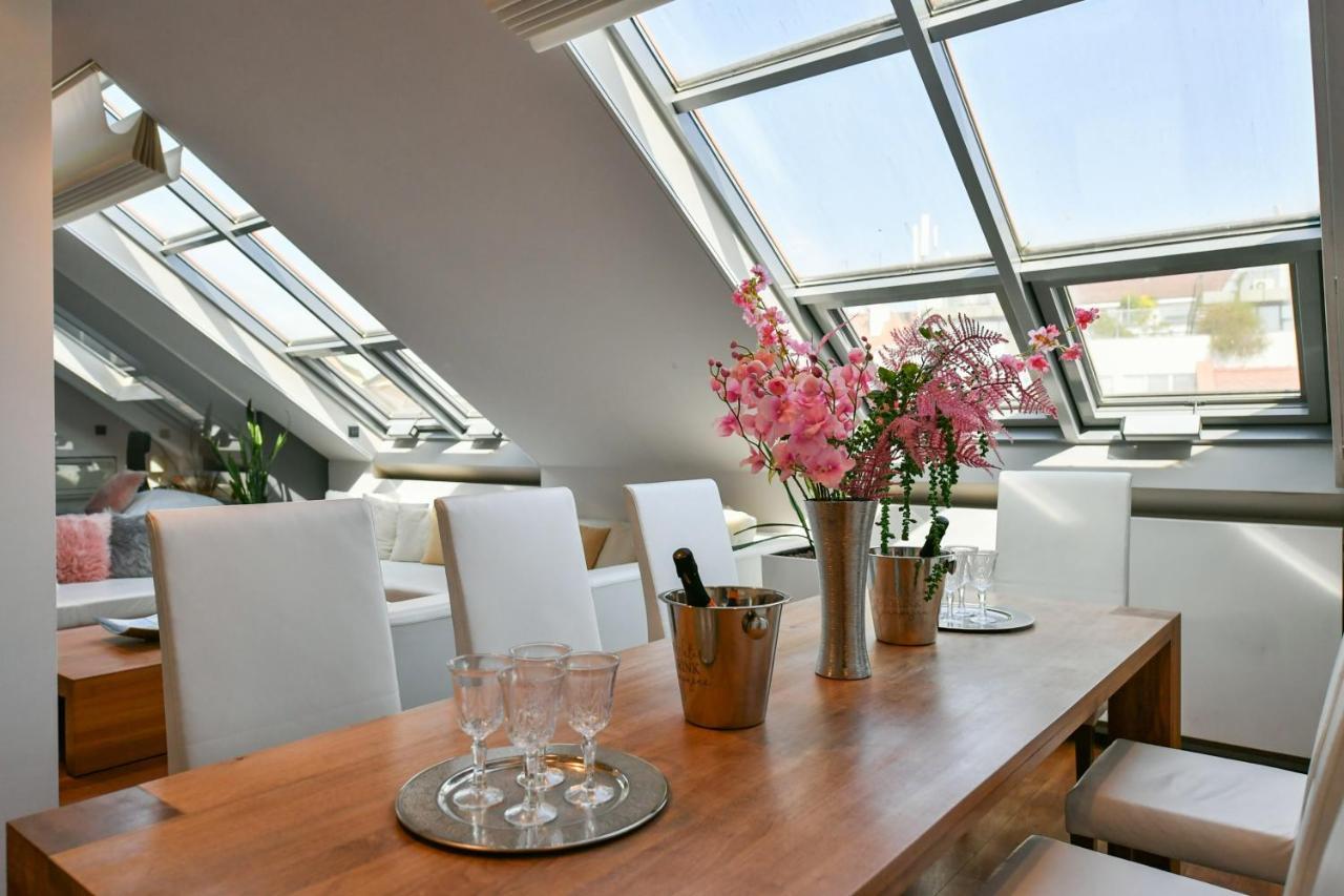 Luxury Central Penthouse With Sauna, Terrace, 250M2, 5Bdrm, 3Bthrm Prague Exterior photo