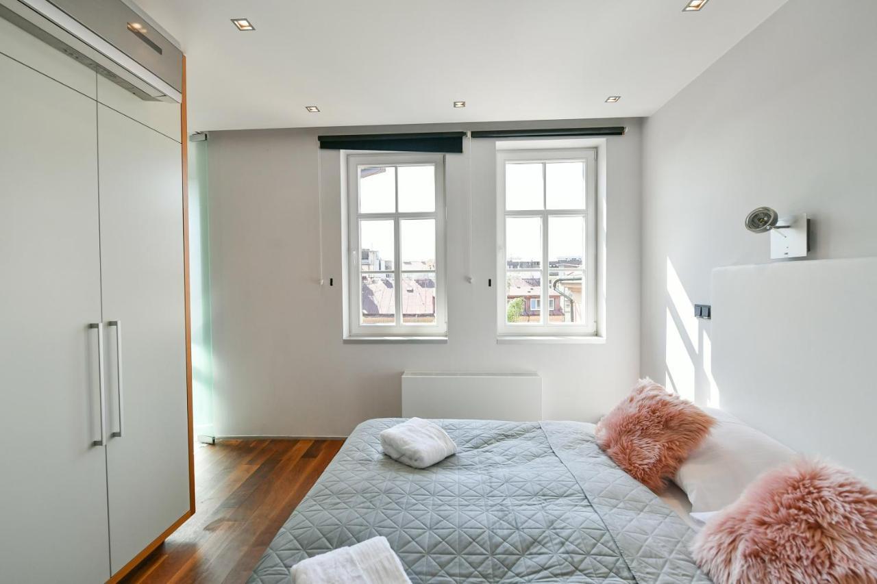 Luxury Central Penthouse With Sauna, Terrace, 250M2, 5Bdrm, 3Bthrm Prague Exterior photo
