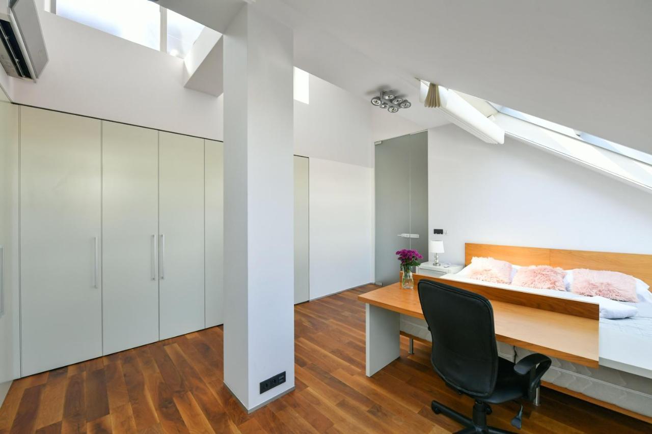 Luxury Central Penthouse With Sauna, Terrace, 250M2, 5Bdrm, 3Bthrm Prague Exterior photo