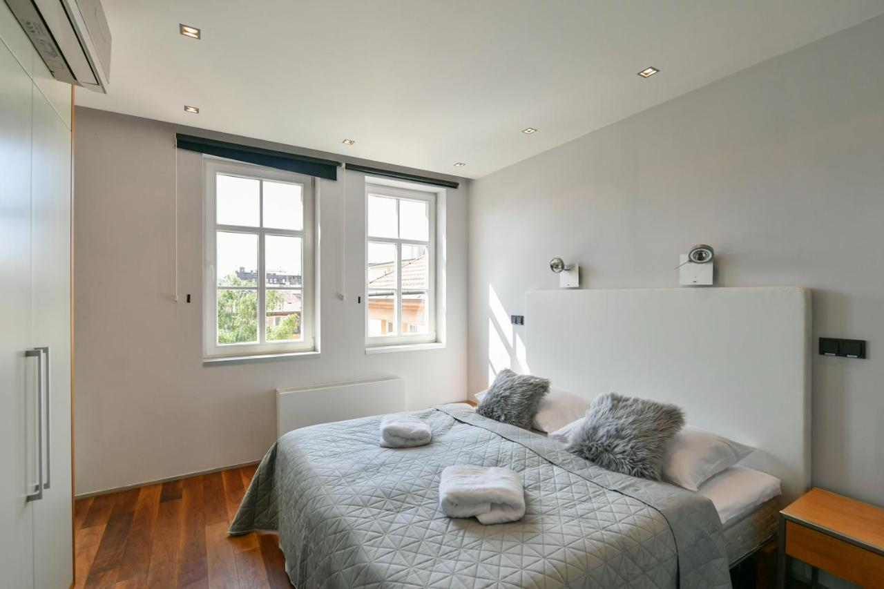 Luxury Central Penthouse With Sauna, Terrace, 250M2, 5Bdrm, 3Bthrm Prague Exterior photo