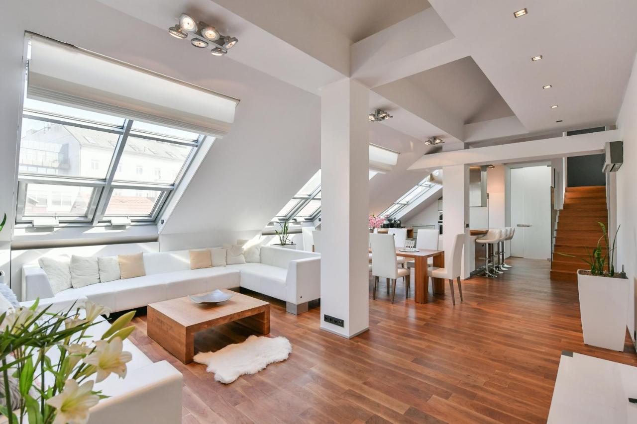 Luxury Central Penthouse With Sauna, Terrace, 250M2, 5Bdrm, 3Bthrm Prague Exterior photo