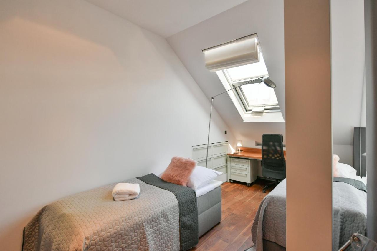 Luxury Central Penthouse With Sauna, Terrace, 250M2, 5Bdrm, 3Bthrm Prague Exterior photo