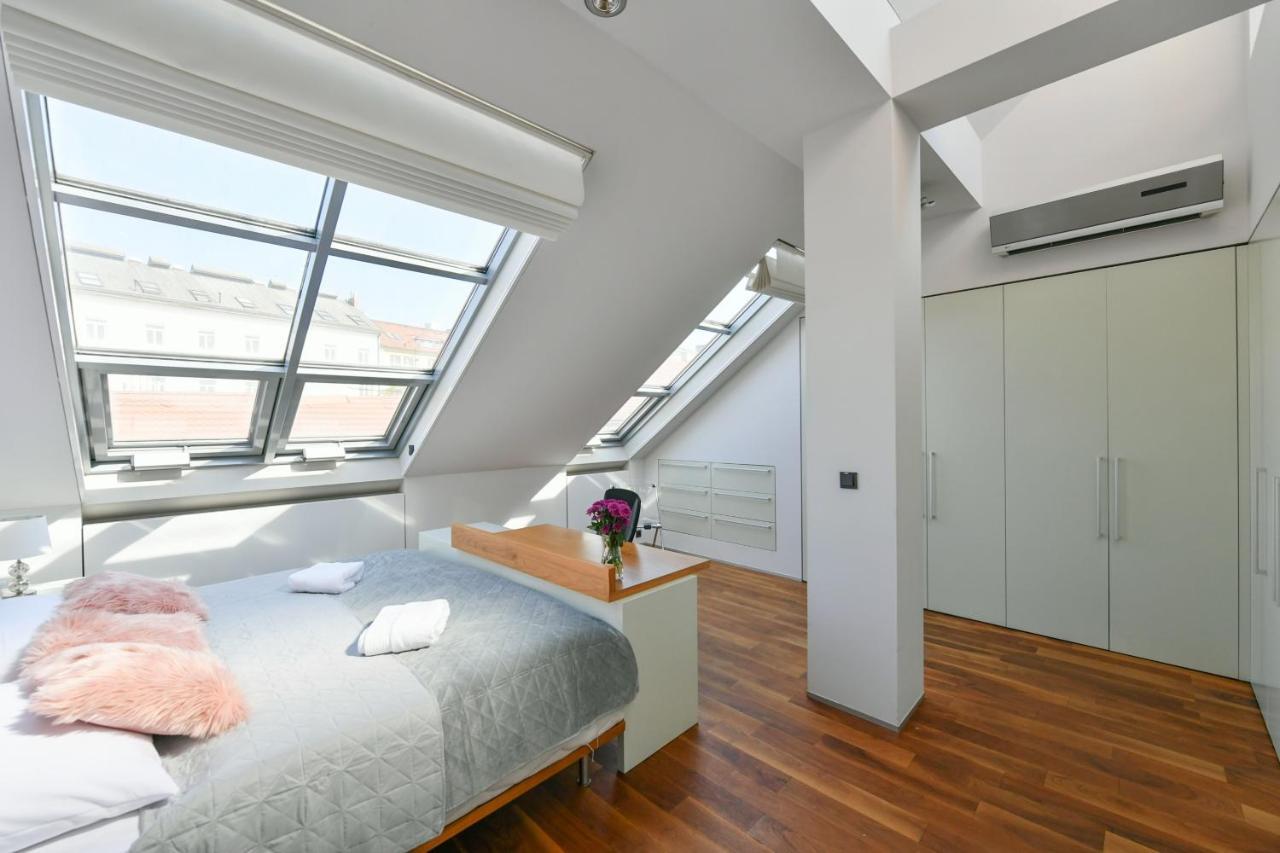 Luxury Central Penthouse With Sauna, Terrace, 250M2, 5Bdrm, 3Bthrm Prague Exterior photo